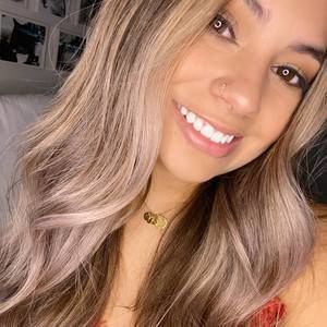 Meet your Posher, Larissa